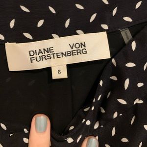 Diane von Furstenberg DVF Wide Leg Patterned Pants 100% Silk Size 6